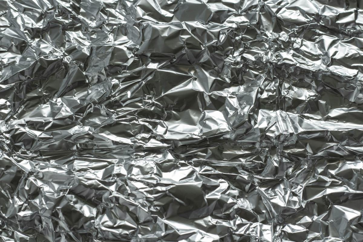 Crinkled aluminum foil